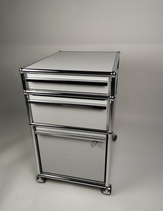 Image 1 of USM Haller Caisson à roulettes en diverses couleurs (couleurs spéciales uniquement disponibles chez nous)