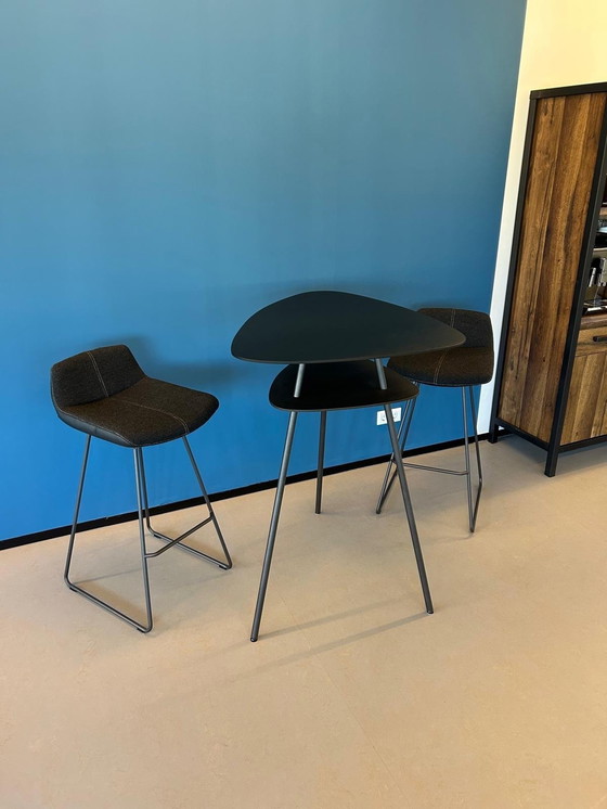 Image 1 of Leolux high table Lys and 2 bar stools Caron