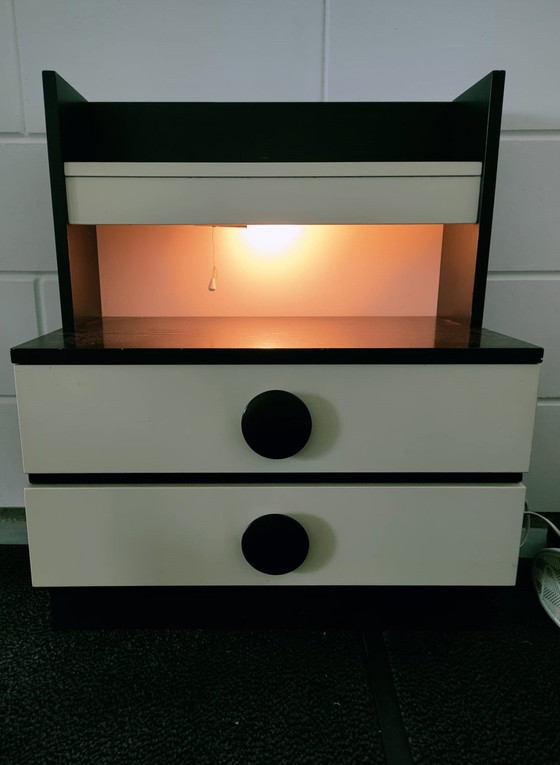 Image 1 of Comodino/tavolino vintage con illuminazione