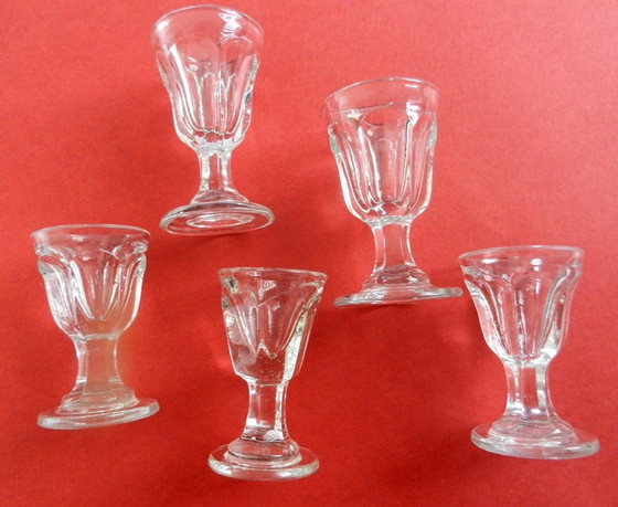 Image 1 of Antique Glassware: 10 Flat Rim Glasses (White Wine or Aperitif Glasses)