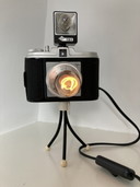 Lampada decorativa per macchina fotografica su treppiede