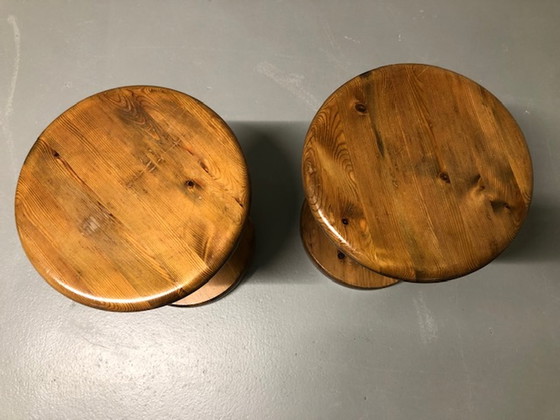 Image 1 of 2 tabourets en bois