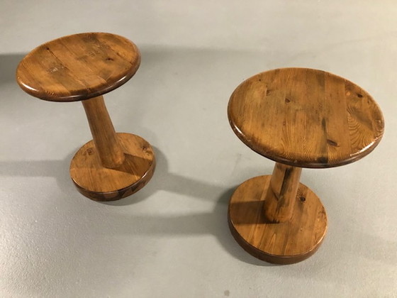 Image 1 of 2 tabourets en bois