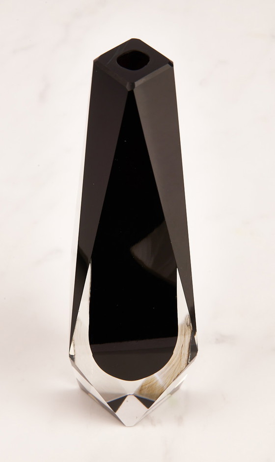 Image 1 of Vase en verre vintage à facettes