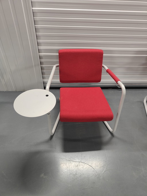 2 chaises design Lonc Steeler avec tables d'extérieur