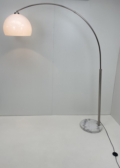 Grande lampe à arc avec base en marbre de Carrare