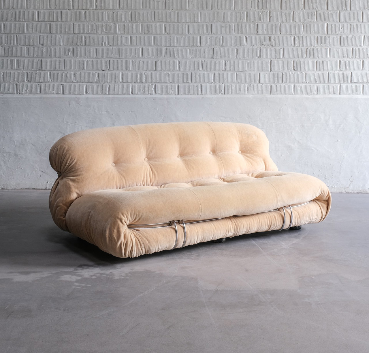 Cassina Soriana 2 sits by Tobia Scarpa | €8,850 | Whoppah