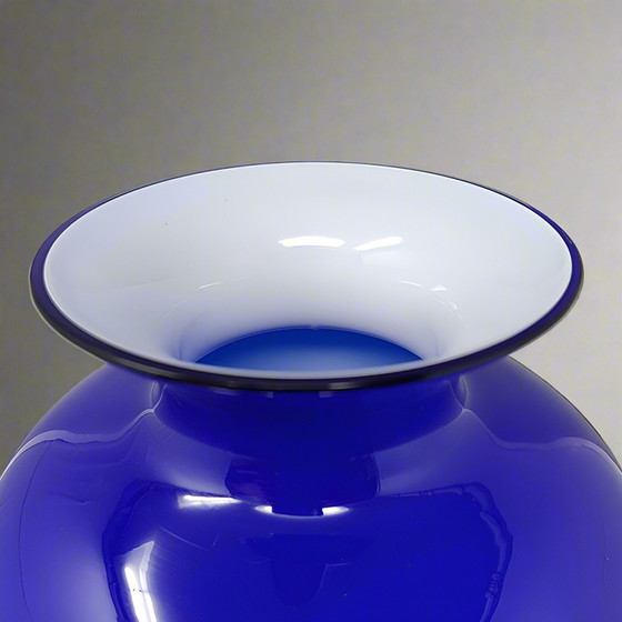 Image 1 of Vase bleu magnifique des années 1970 par Ind. Vetraria Valdarnese. Fabriqué en Italie