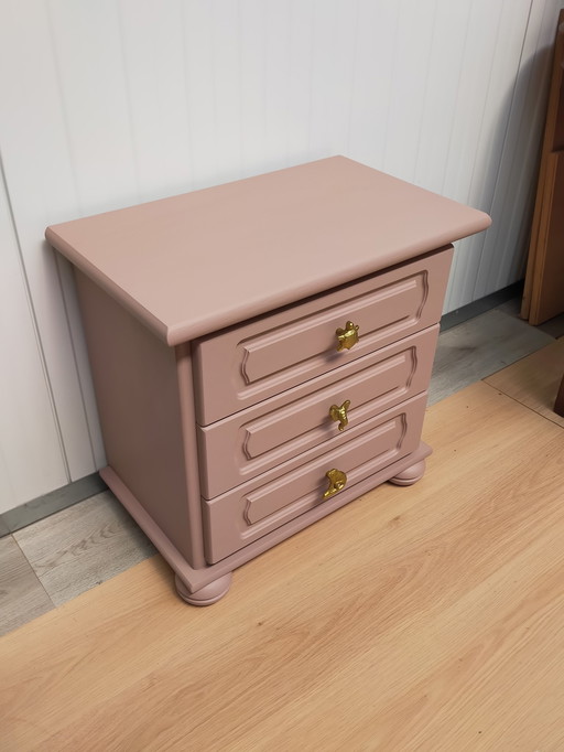 Small Dresser With 3 Drawers