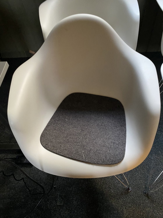 Image 1 of 6x Vitra Eames Dar dining chair