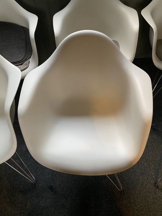 Image 1 of 6x Vitra Eames Dar dining chair