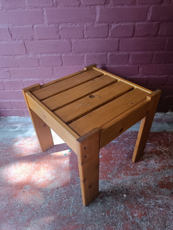 Image 1 of  Tavolino laterale vintage in pino con doghe