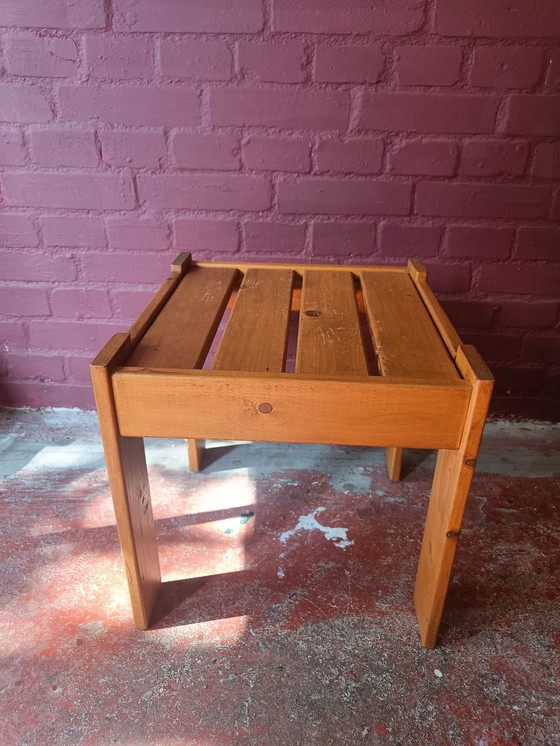 Image 1 of  Tavolino laterale vintage in pino con doghe