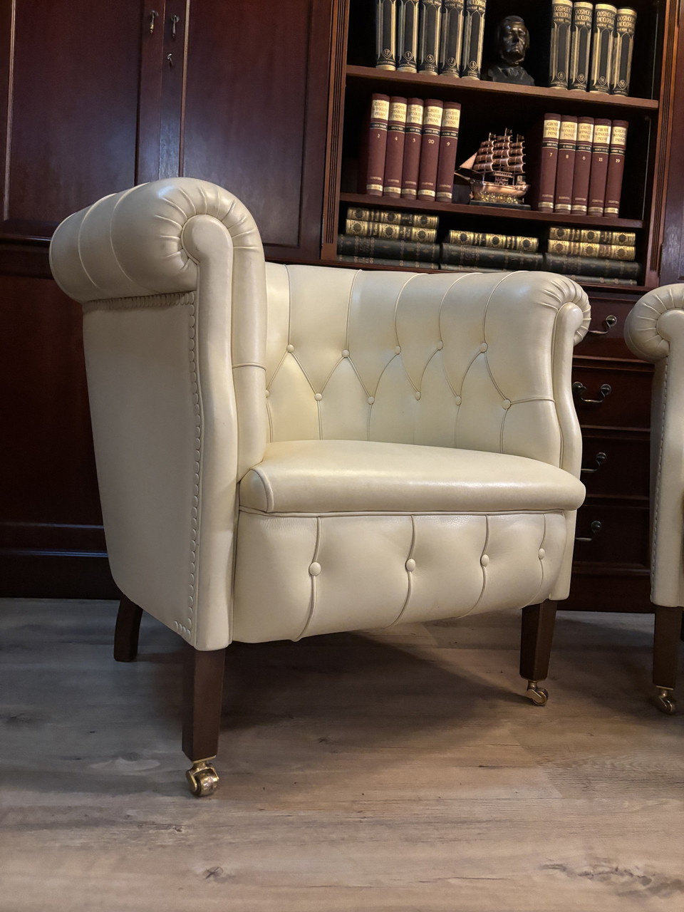 Armchair Poltrona Pelle Club Poltrona Fau Club Armchairs €3,000