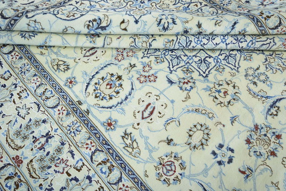 Image 1 of Alfombra oriental Nain 9 La anudada a mano con seda 355 x 255 cm