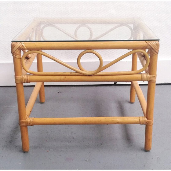 Image 1 of Vintage coffee table in rattan and glass top