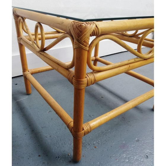 Image 1 of Vintage coffee table in rattan and glass top