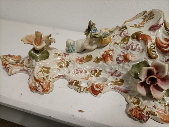 Image 1 of Rara consolle da parete in ceramica di Bassano con angelo – realizzata a mano e nei minimi dettagli
