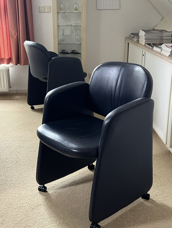 Image 1 of 6x Ahrend conference chair dark blue leather