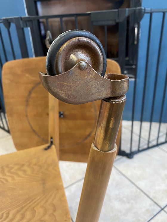 Image 1 of Tavolino laterale scandinavo in legno con piano girevole, vintage anni '50