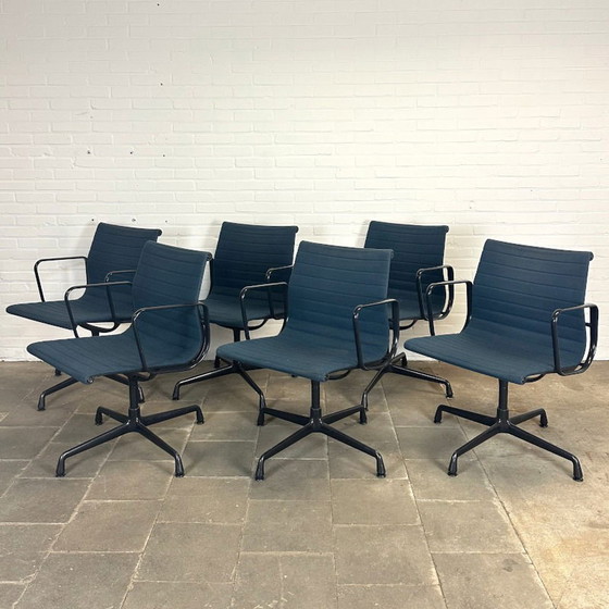 Image 1 of Vitra EA 104 Design Chair - Swivel, Dark Blue and Iconic (Special Edition)