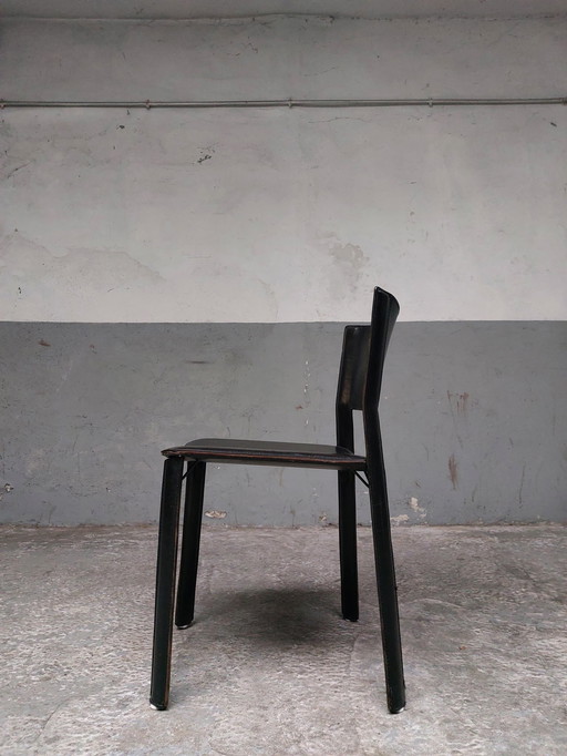 4 x chaises de salle à manger en cuir noir Giancarlo vegni pour fasem, années 1980