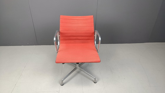 Image 1 of Chaise de bureau vintage Eames For Vitra EA108 Alu Range, années 2000