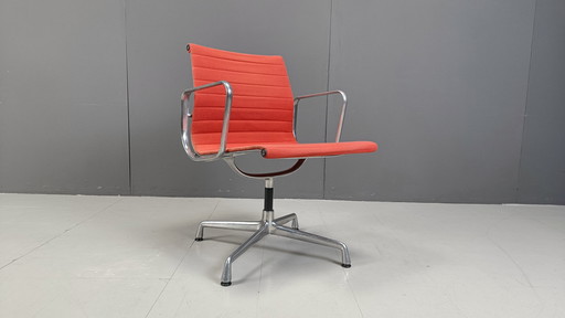 Chaise de bureau vintage Eames For Vitra EA108 Alu Range, années 2000