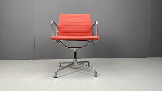 Image 1 of Chaise de bureau vintage Eames For Vitra EA108 Alu Range, années 2000