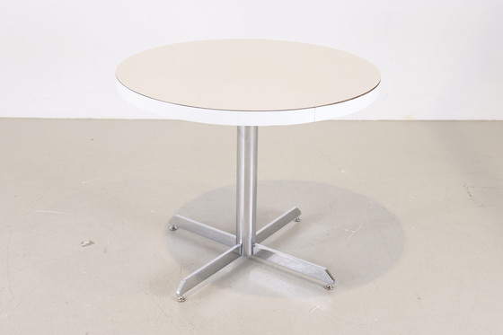 Image 1 of Vintage round dining table