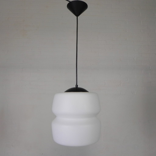 Lampada a sospensione vintage con sfera in vetro opalino, anni '60