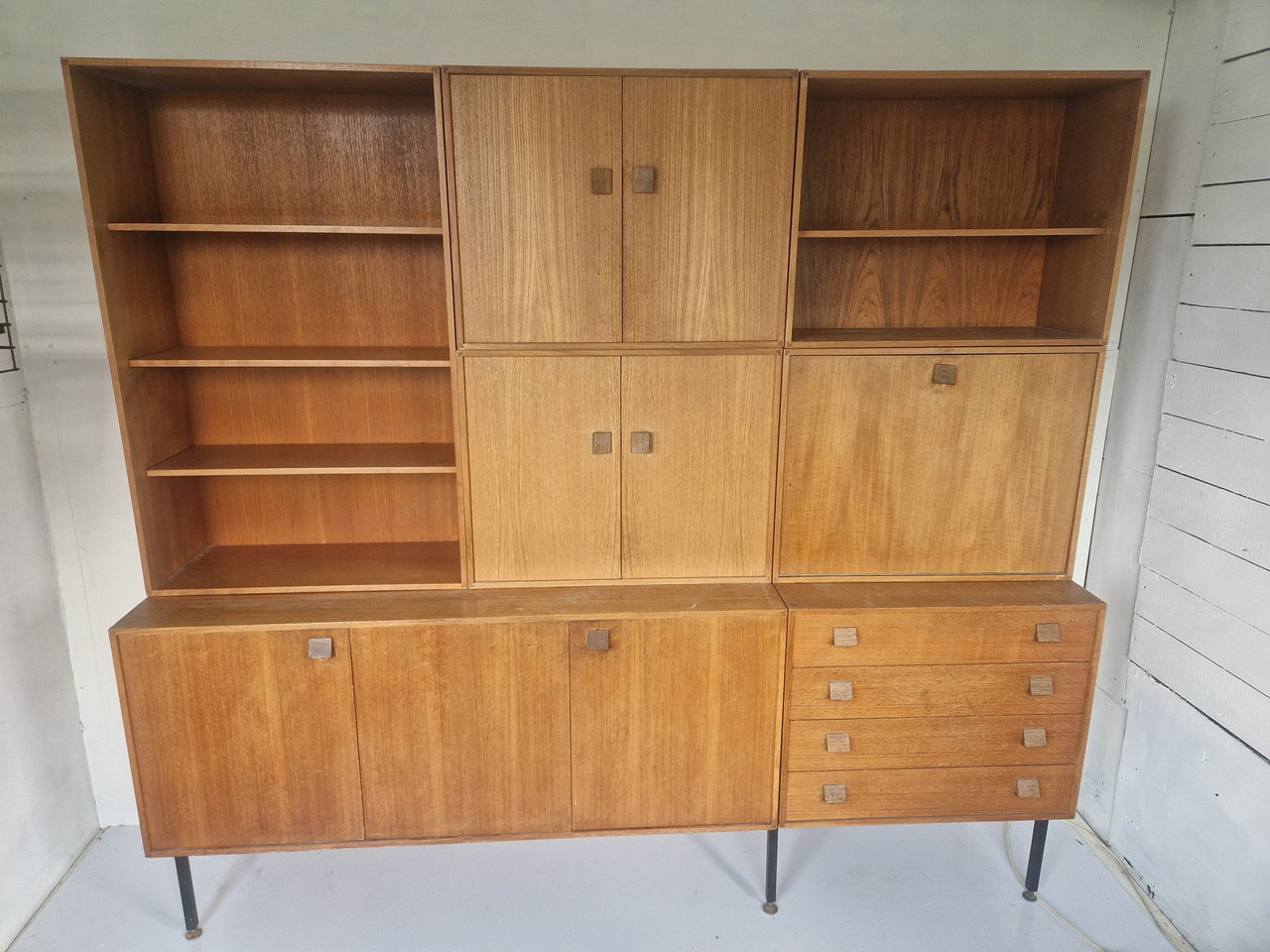 Gabinete modular OMF Belgia de mediados de siglo