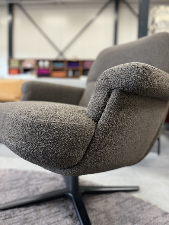 Image 1 of Evidence Entro One Swivel Armchair Fabric