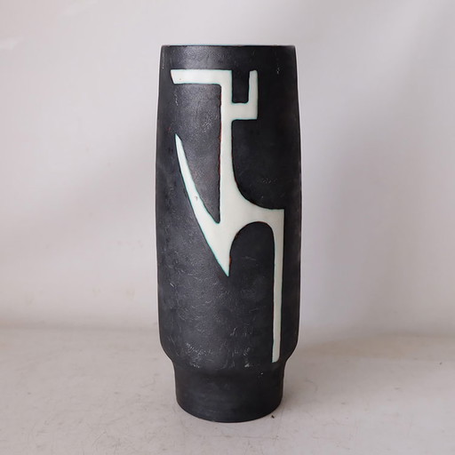 Cor Unum vase by Jan Schuurkes