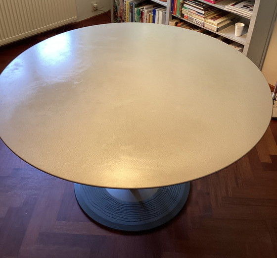 Image 1 of Leolux Trias dining room table