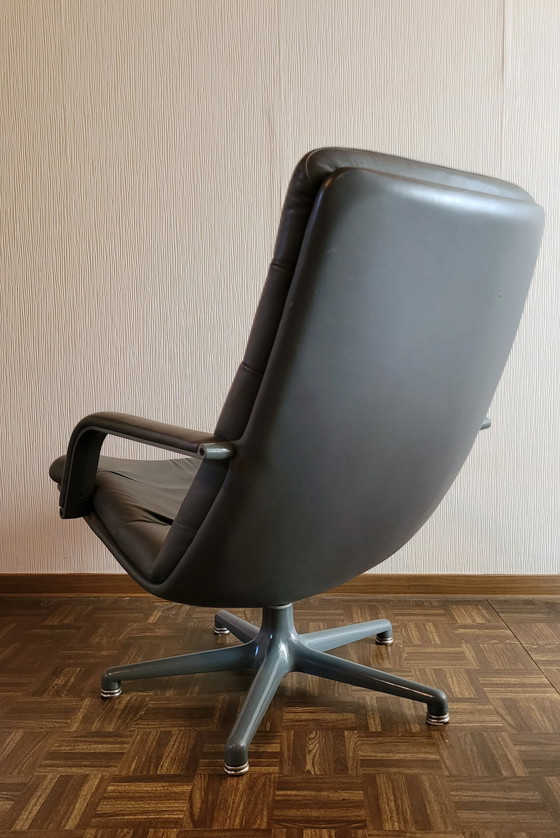 Image 1 of Artifort Swivel armchair gray