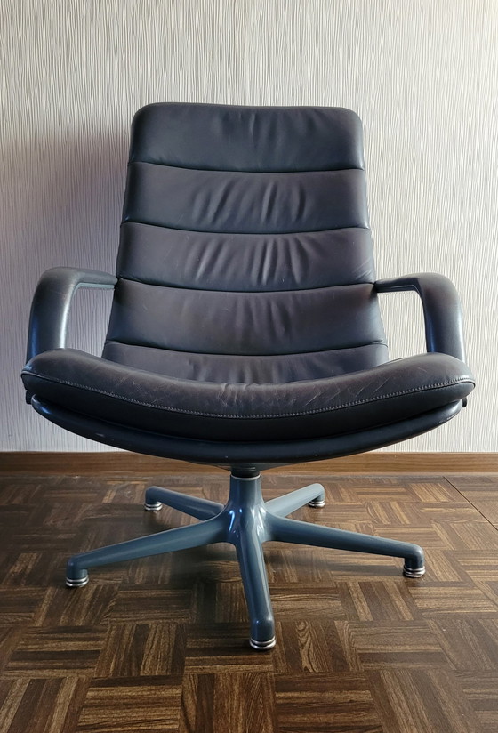 Image 1 of Artifort Swivel armchair gray