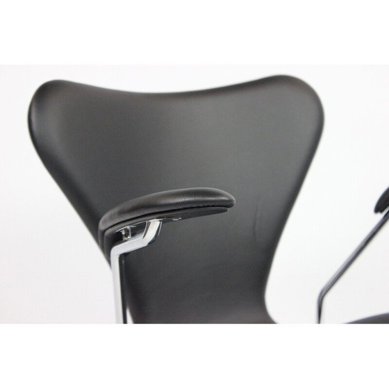 Image 1 of Set of 4 vintage chairs model 3207 by Arne Jacobsen and Fritz Hansen, 2016