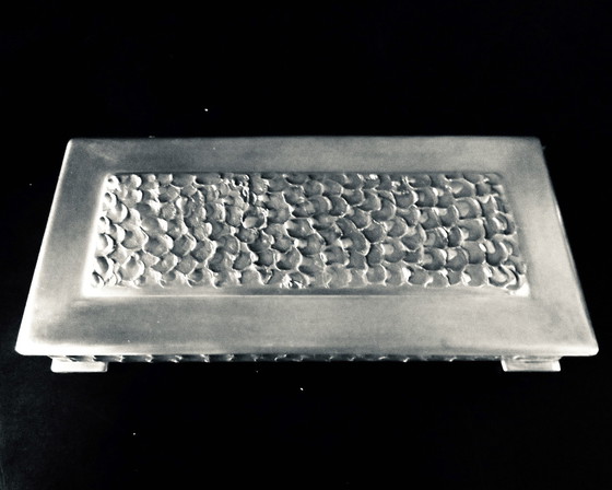 Image 1 of Scatola di latta bianca con bassorilievo "Perletinn". Norvegia 1960