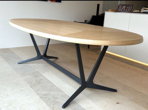 Maxalto dining table (B&B Italia) Mod Astrum Ovale