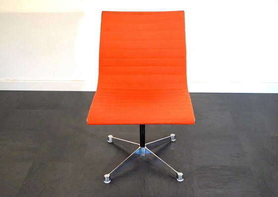 Image 1 of Vintage Ea106 Aluminum Chair By Ray & Charles Eames For Herman Miller
