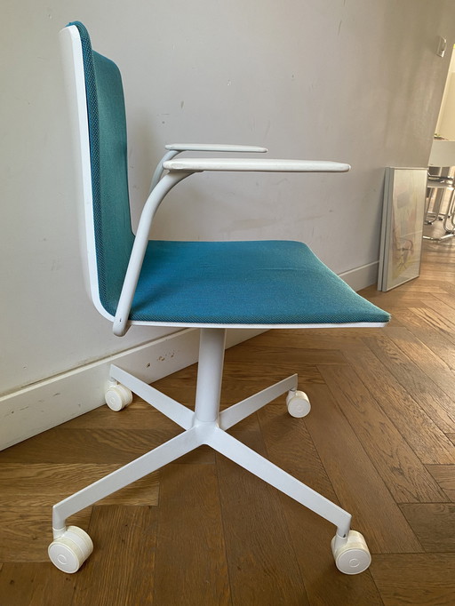 Pedrali Noa 728 office chair