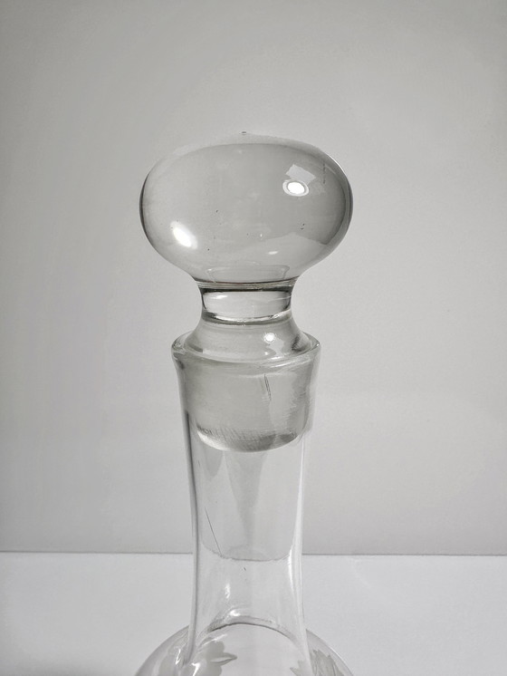 Image 1 of Caraffa decanter Art Déco vintage con fiori di mughetto, 1930, anni '20, '30, in vetro tagliato