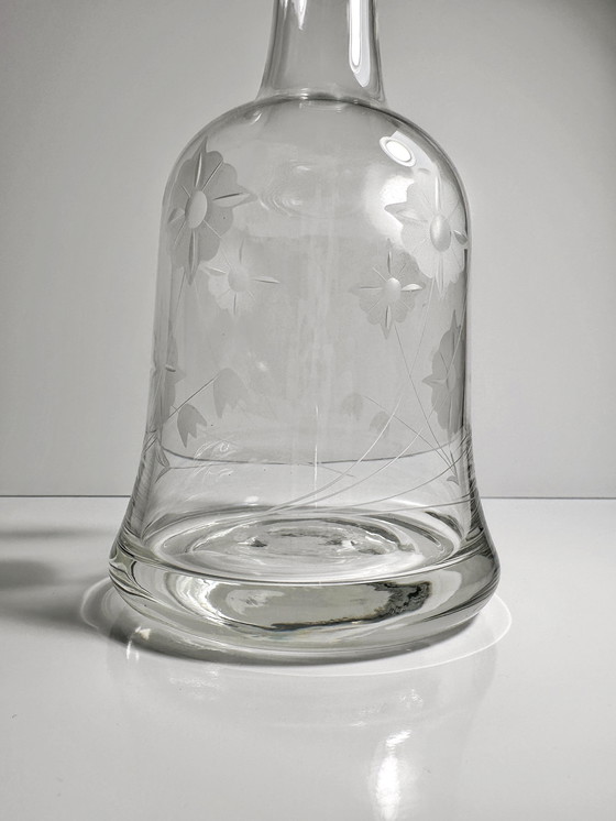 Image 1 of Caraffa decanter Art Déco vintage con fiori di mughetto, 1930, anni '20, '30, in vetro tagliato