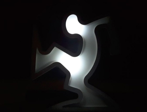 Image 1 of Keith Haring La Linea Lamp Osvaldo Cavandoli argenté dans son emballage d'origine