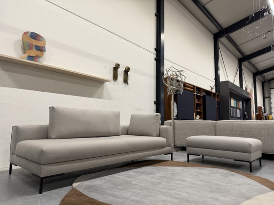 Image 1 of Sofá Aikon Lounge de 4 plazas y 1 brazo con puf, disponible en stock 