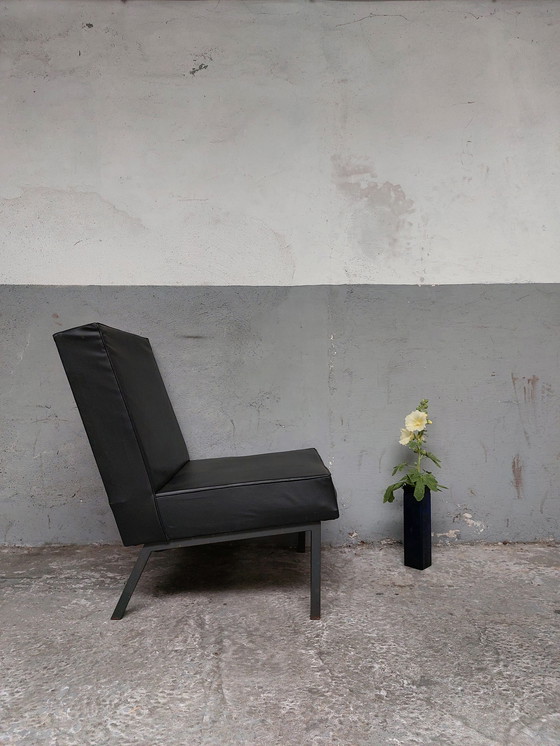 Image 1 of Mid-century Black relax chair