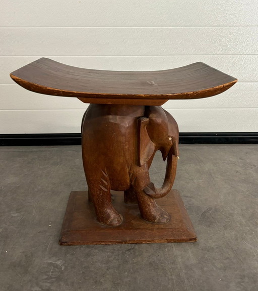 Mesa auxiliar de diseño vintage con forma de elefante en madera de teca, años 50