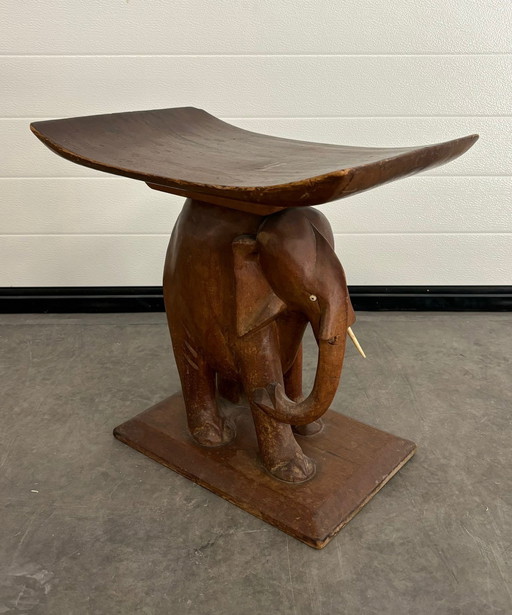 Mesa auxiliar de diseño vintage con forma de elefante en madera de teca, años 50