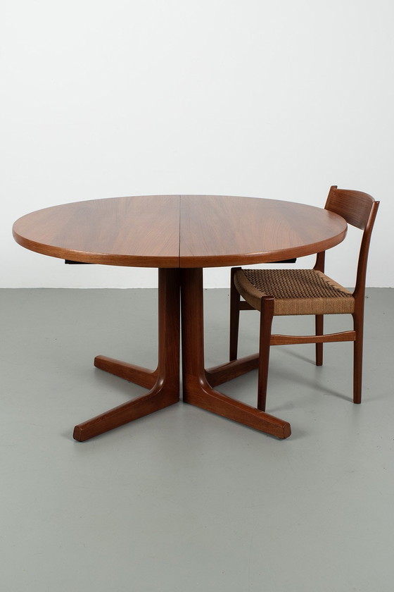 Image 1 of Round/oval teak pull-out table